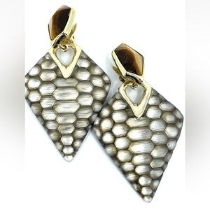 Alexis Bittar Reptile Taupe Lucite Clip on Earrings
With Tigers Eye 3” long.